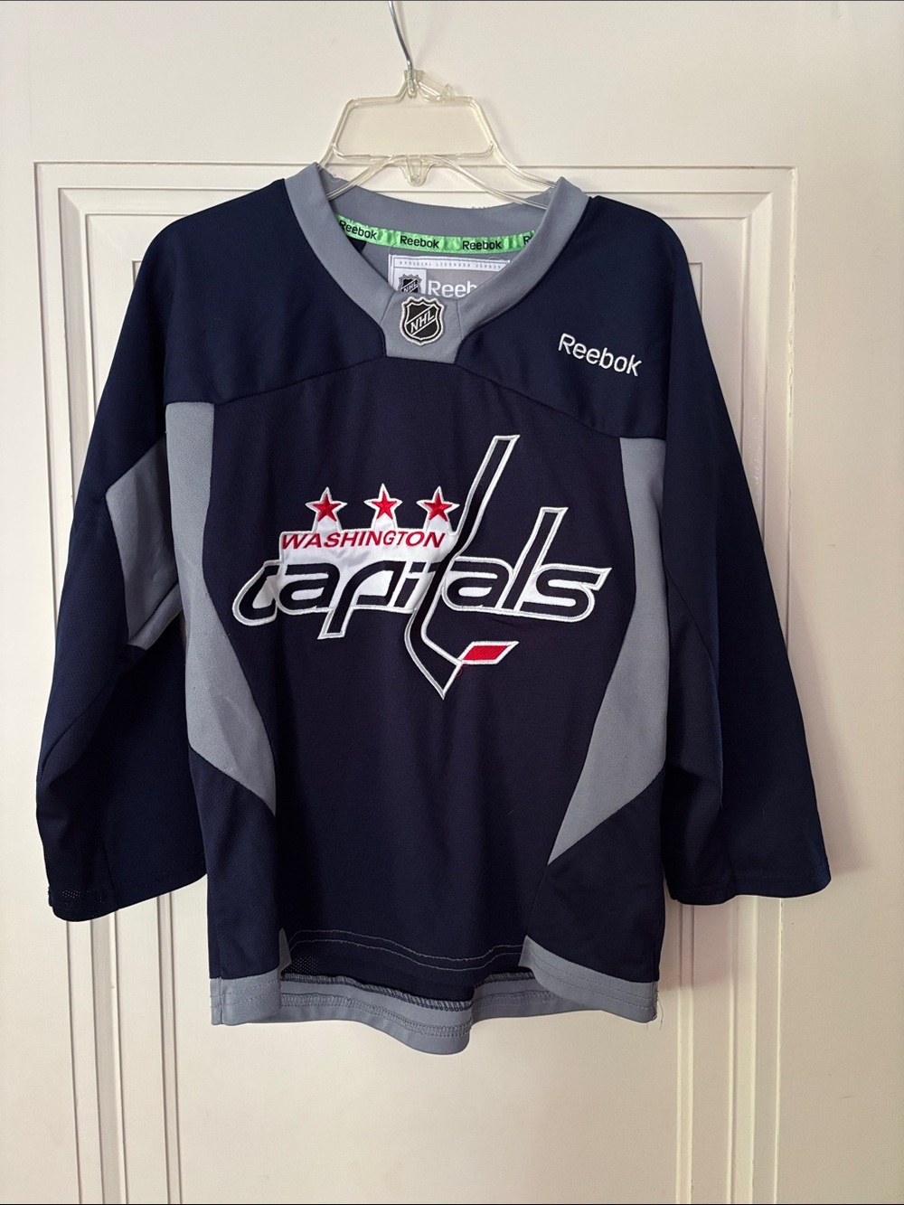 Reebok Kids size S/M Navy and Gray Washington Capitals Hockey Jersey